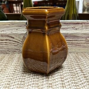 Hosley TM potteries   Preowned size in pics